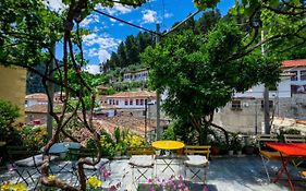 Nika'S Guest House
